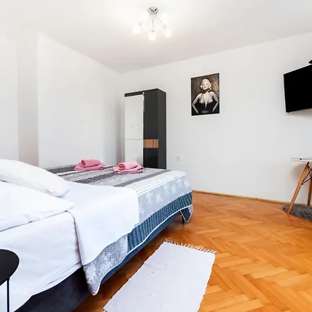 Biggy Apartment
